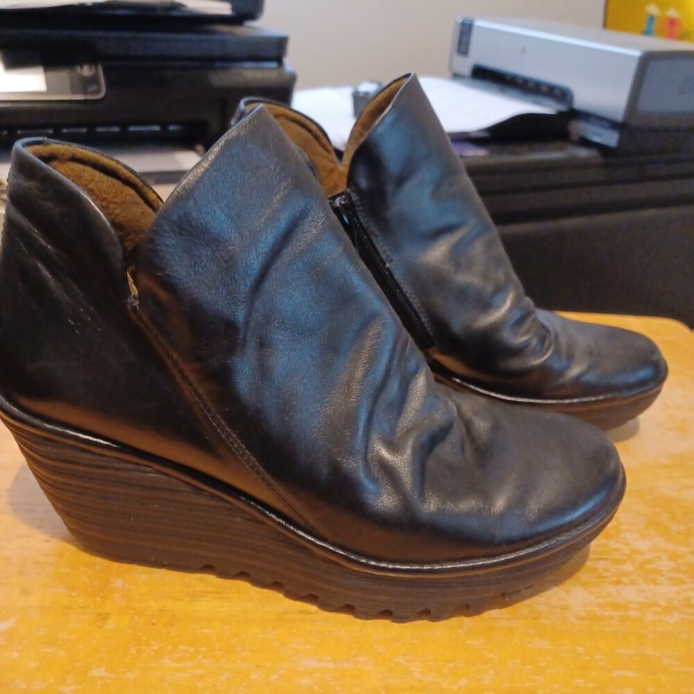 Women's black Dress Boots - hardly worn - great shape and would look great - Picture 2 of 5